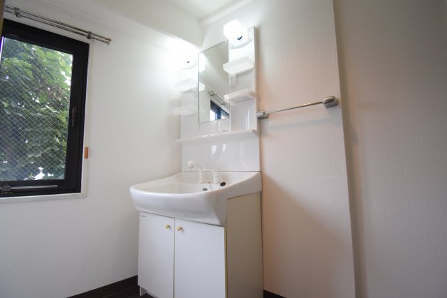 洗面設備　※別部屋参考画像です。