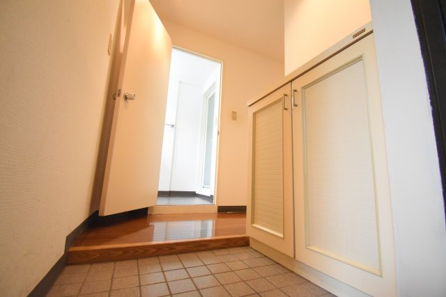 玄関　※別部屋参考画像です。