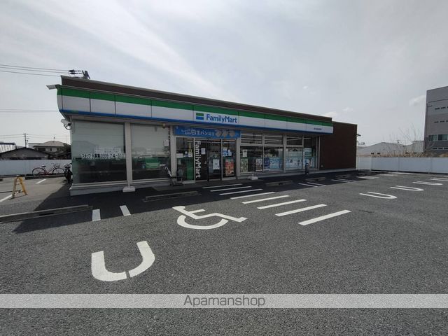 コンビニ　ファミリーマート小牧入鹿出新田店（コンビニ）まで575m