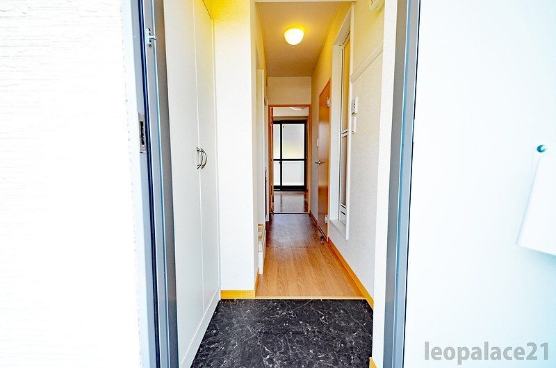 玄関　設備・仕様は号室により異なる為、現況を優先致します。