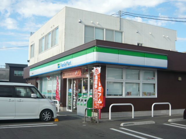 コンビニ　ファミリーマート川内原田町店（コンビニ）まで350m