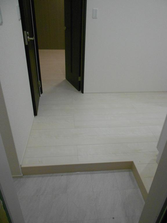 玄関　同タイプ同モデルを使用