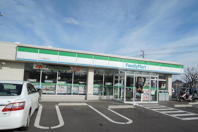 コンビニ　ファミリーマート八戸湊高台店（コンビニ）まで650m