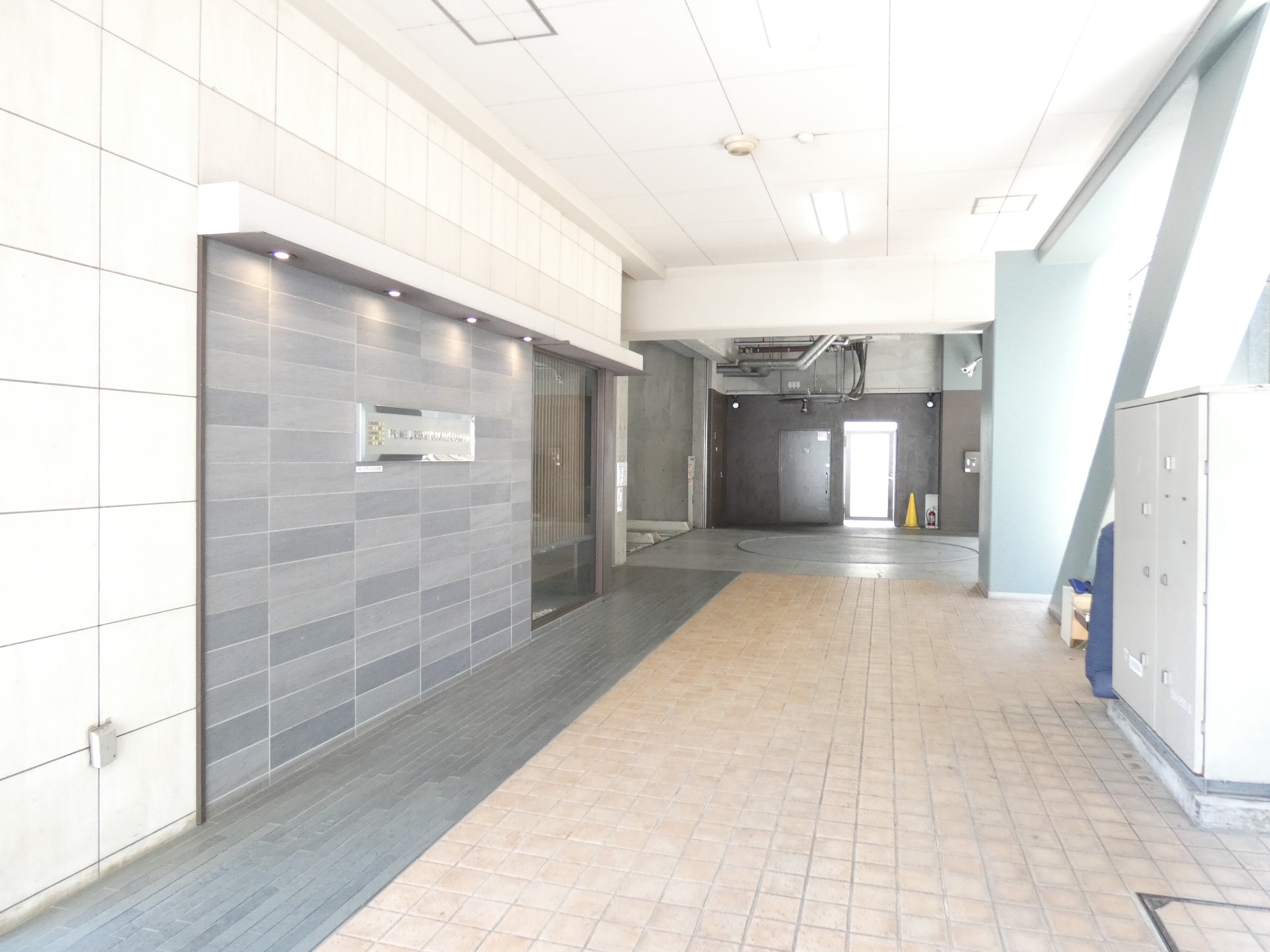 エントランス　エントランス