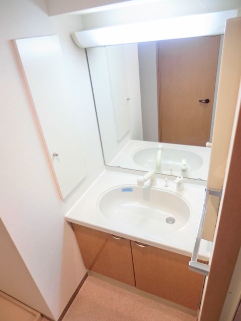 洗面設備　独立洗面所完備