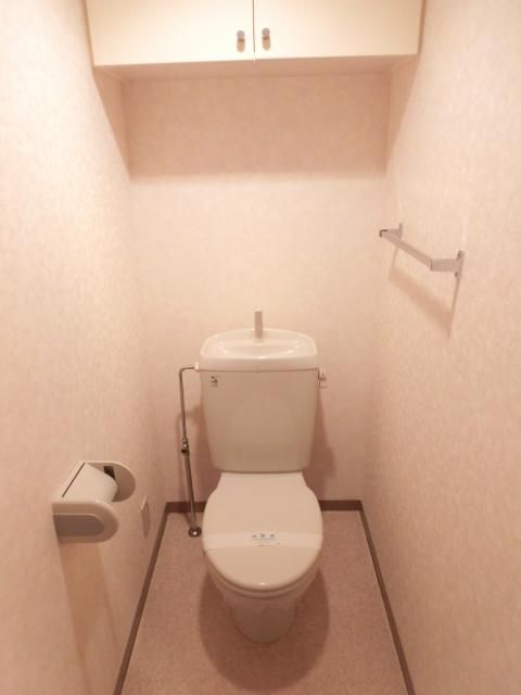 トイレ　バストイレ別・上部に収納有