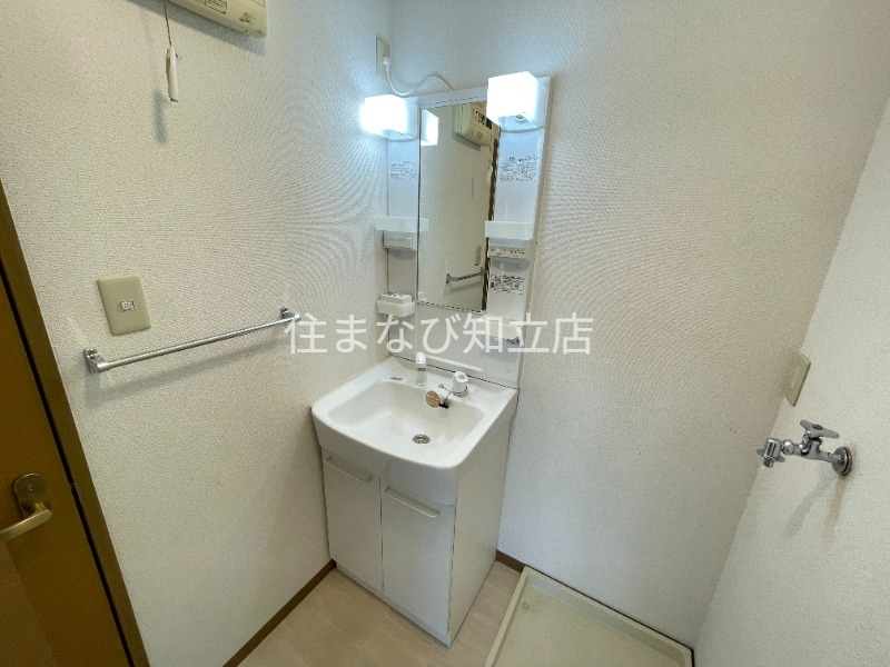 洗面設備　反転同型タイプ