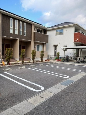 駐車場　駐車場があるので、車を買う予定の方も安心です