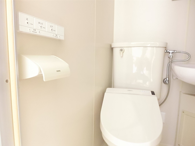 トイレ　温水洗浄便座