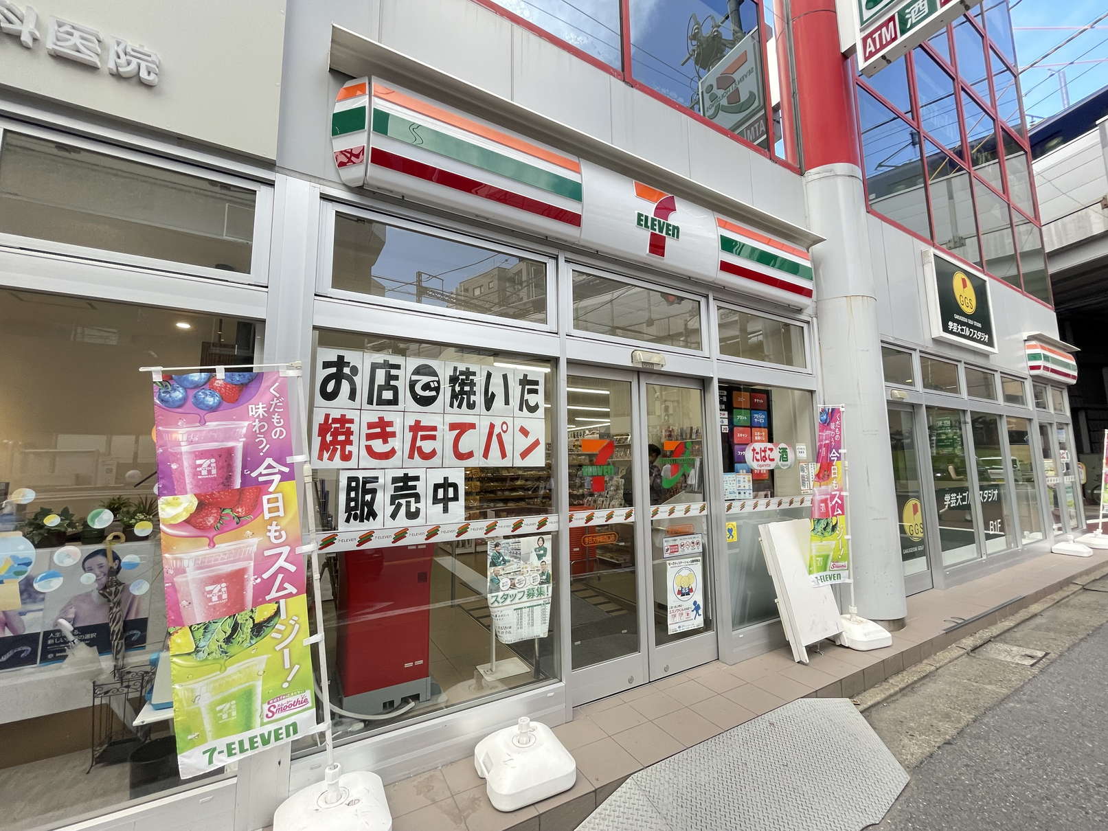 コンビニ　セブンイレブン学芸大学駅西口店（コンビニ）まで381m