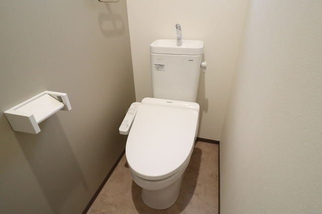 トイレ　温水洗浄暖房便座