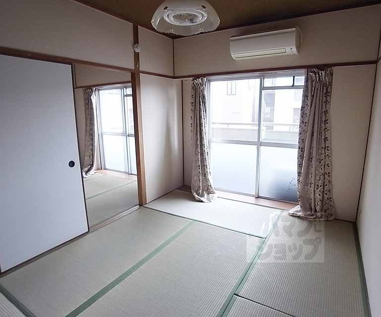 居室・リビング　畳もきれいになってます。