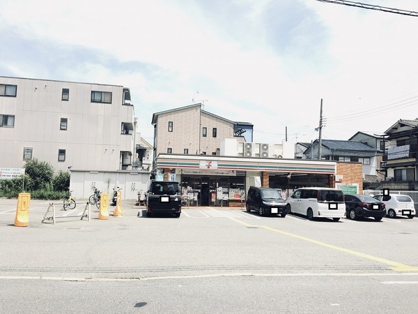 コンビニ　セブンイレブン（コンビニ）まで297m