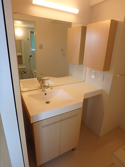 洗面設備　高級感のある洗面台ですね。朝の味方です