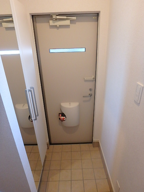 玄関　靴の収納面もございます。