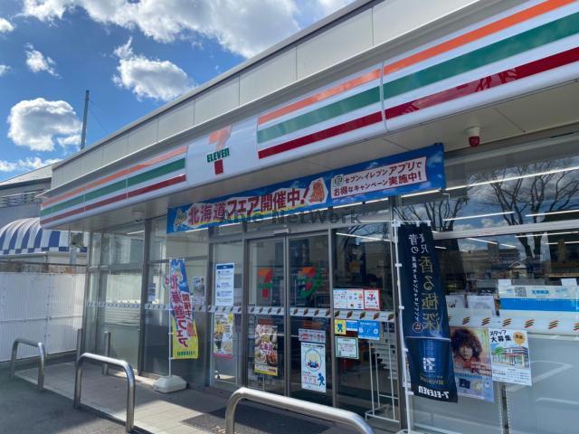 コンビニ　セブンイレブン熊谷市役所前店（コンビニ）まで557m