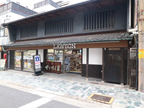 コンビニ　ローソン 奈良角振町店（コンビニ）まで300m