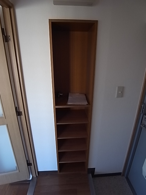玄関　棚付き