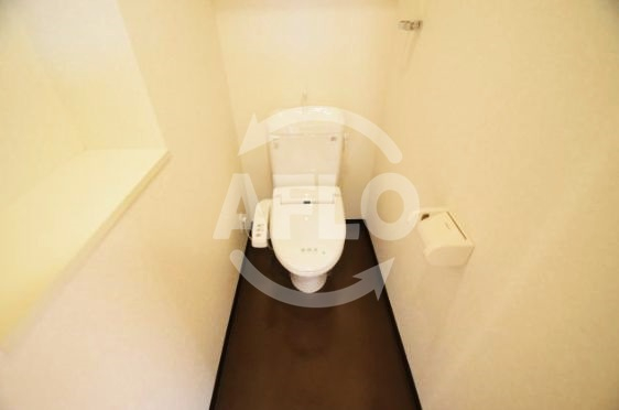 トイレ　La Douceur難波東（ラドゥセール難波東）　温水洗浄便