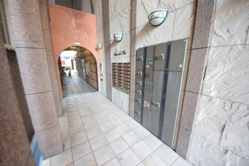 エントランス　エントランスです。宅配ＢＯＸ付きです。