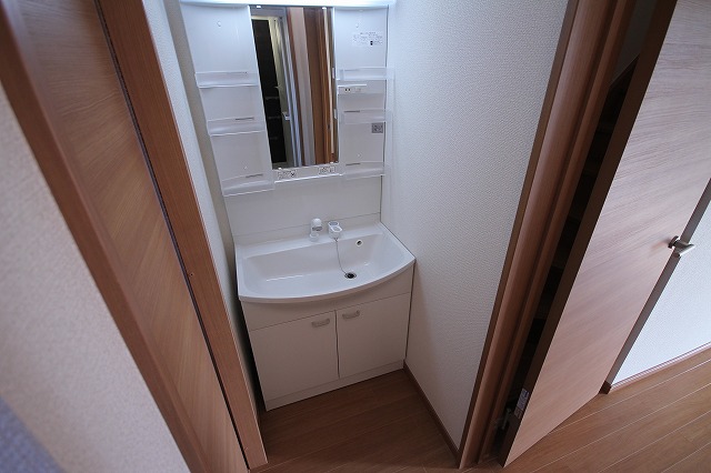 洗面設備　独立洗面化粧台付き