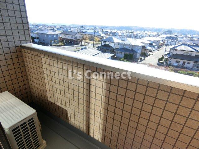 バルコニー　２階のお部屋で洗濯物もたくさん干せます。