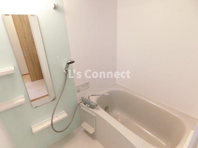 バス・シャワールーム　追焚き、浴室乾燥付きのお風呂。