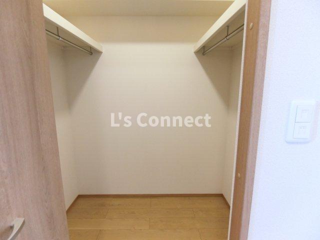 収納　ウォークインクローゼットでお荷物もすっきり収納。