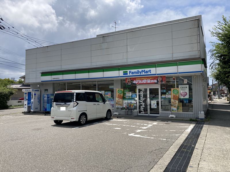 コンビニ　ファミリーマート金沢東大通り店（コンビニ）まで428m