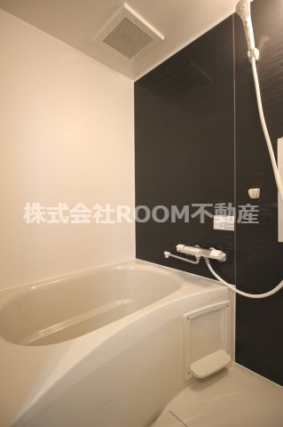 バス・シャワールーム　コンパクトで使いやすいお風呂です