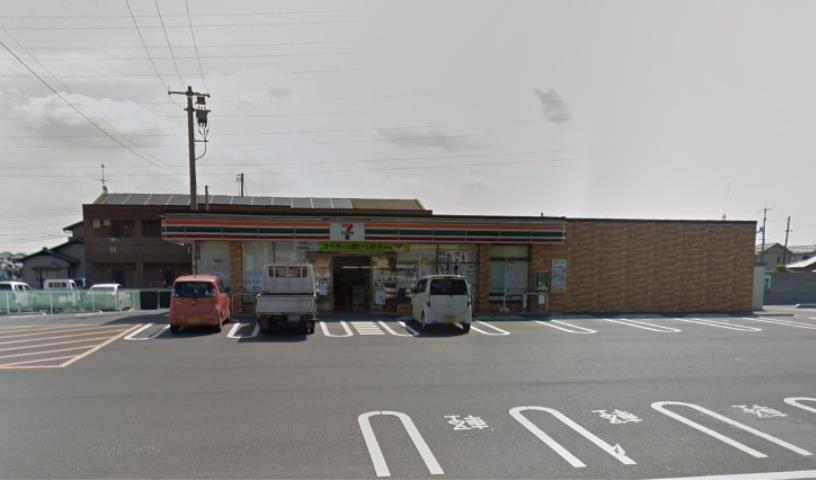 コンビニ　セブンイレブン（コンビニ）まで680m