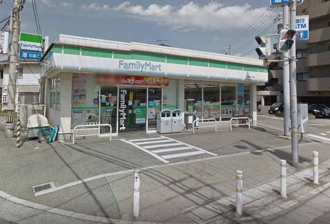 コンビニ　ファミリーマート藤原東二見店（コンビニ）まで299m
