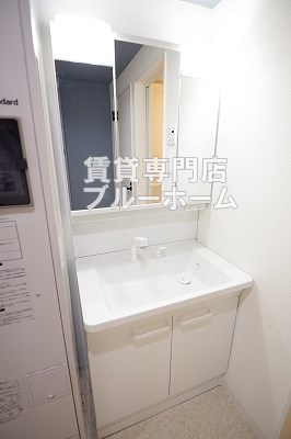 洗面設備　３面鏡のシャンプードレッサーです！