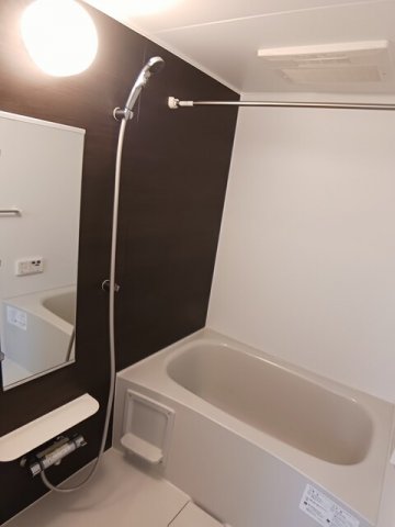 バス・シャワールーム　コンパクトで使いやすいお風呂です
