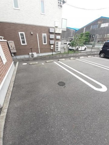 駐車場　駐車場に車を止められます