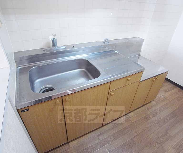 キッチン　横に広いキッチンとなります