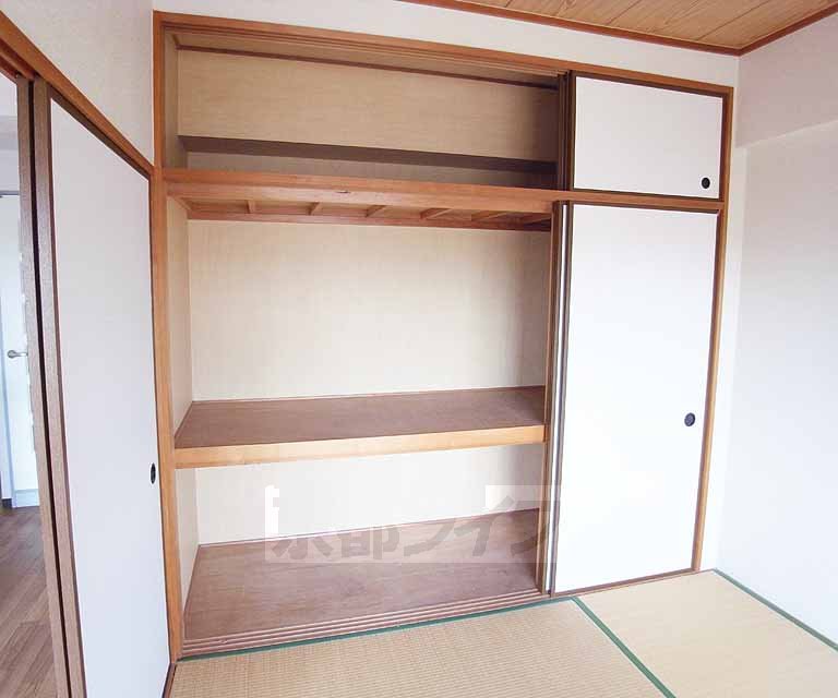 収納　壁一面ほどの収納です