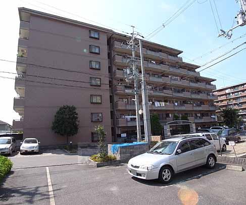 建物外観　ガレージ１台２年間無料キャンペーン中です。