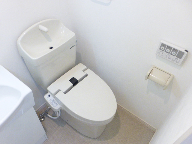 トイレ　WC　温水洗浄便座付