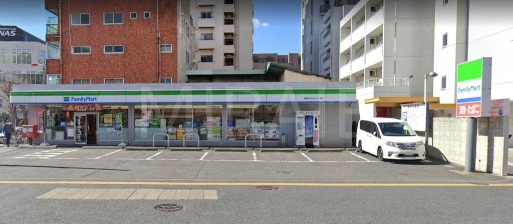 コンビニ　ファミリーマート湘南台文化センター前店（コンビニ）まで230m