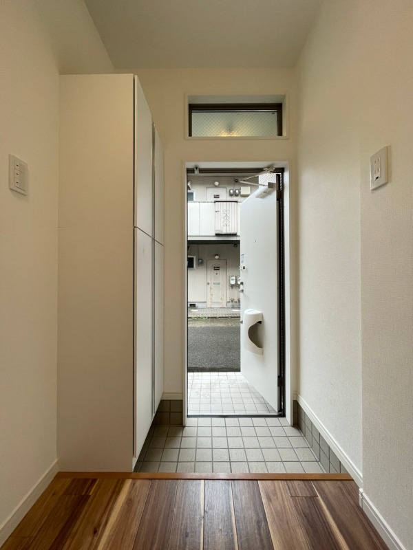 玄関　※別部屋参考写真