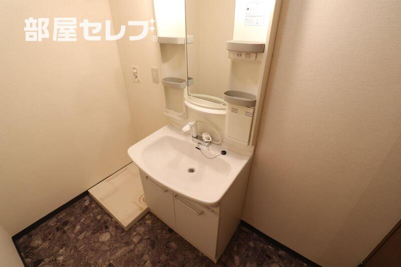 洗面設備　※リノベーション前のお写真になります。