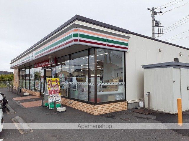 コンビニ　セブンイレブン（コンビニ）まで550m