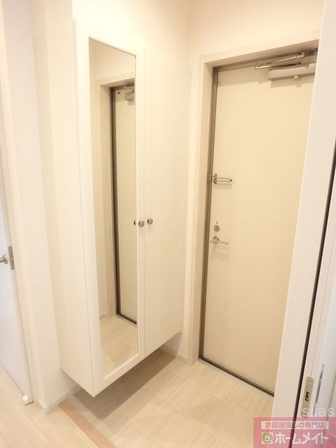 玄関　同施工会社・同型モデルの室内です。（参考写真・イメージ写真）