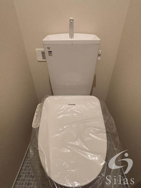 トイレ　同施工会社・同型モデルの室内です。（参考写真・イメージ写真）