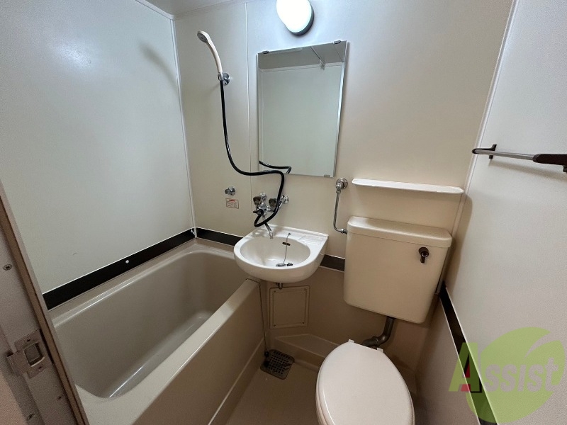 バス・シャワールーム　ユニットバスです。疲れを癒すのに欠かせませんね！