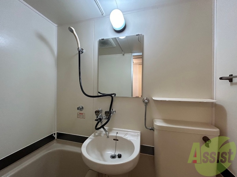 洗面設備　ユニットバス内の洗面台です。朝の身支度もスムーズです。