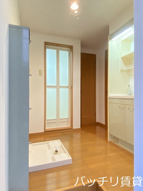 玄関　画像は別号室タイプの為、現状を優先致します。