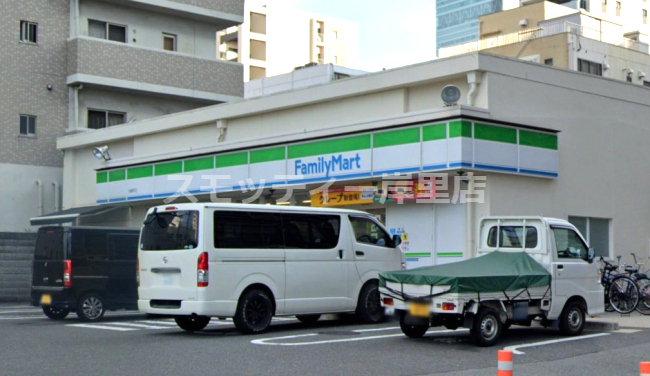 コンビニ　ファミリーマート 松崎町店（コンビニ）まで502m
