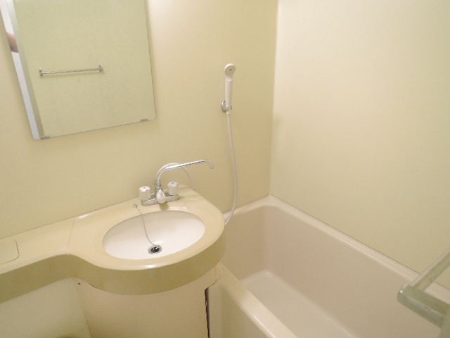 バス・シャワールーム　ゆったり過ごせるお風呂です